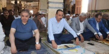 محافظ سوهاج يؤدي صلاة الجمعة بمسجد الشهيد عبد المنعم رياض