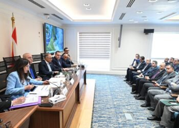وزيرة الإسكان تستعرض رؤية الوزارة بشأن المقترحات والآليات اللازمة لتنظيم السوق العقاري المصري