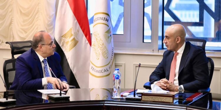 وزير التربية والتعليم يبحث مع رئيس هيئة الدواء المصرية تعزيز سبل التعاون لإعداد كوادر فنية متخصصة في قطاع الصناعات الدوائية
