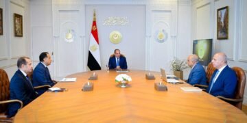السيسي يشدد على الالتزام بالجدول الزمني لربط مشروعات الطاقة المتجددة بالشبكة القومية