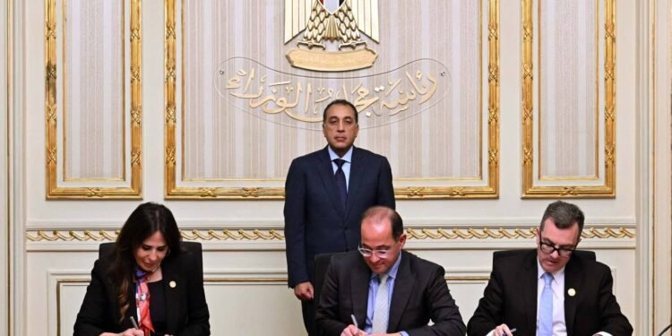 في أكبر عملية إصلاح مالي وهيكلي منذ عقود:رئيس الوزراء يشهد مراسم توقيع اتفاقيتين إطاريتين لإنهاء تشابكات مالية تاريخية تعود للثمانينيات بقيمة ١٩٦ مليار جنيه