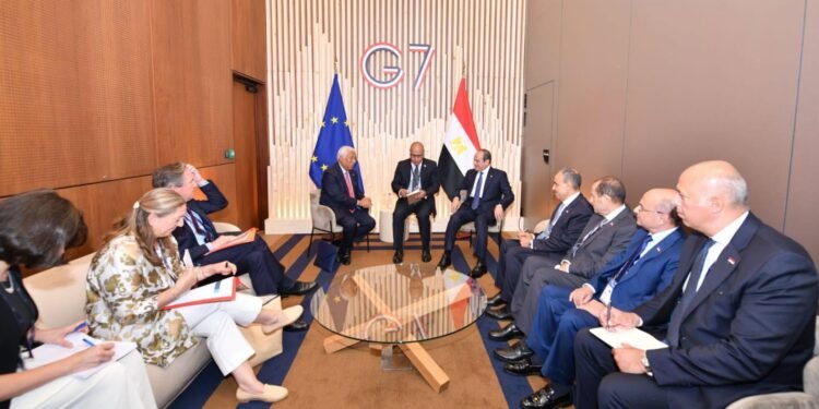 السيسي يبحث مع رئيس المجلس الأوروبي تعزيز الشراكة الاستراتيجية وتسوية أزمات المنطقة على هامش قمة السبع