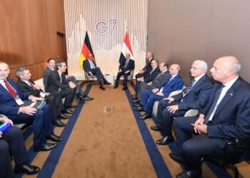 السيسي يدعو المستشار الألماني لزيارة مصر ويبحث تعزيز الشراكة الاستراتيجية وقضية غزة بإيفيان