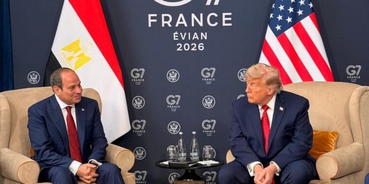 السيسي وترامب بإيفيان يتفقان على تكثيف التنسيق لتسوية أزمات الشرق الأوسط ودفع خطة سلام غزة