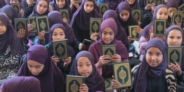 تنفيذا لتوجيهات الإمام الأكبر.. الأزهر يطلق خطة لتوزيع المصاحف على الكتاتيب بالمحافظات