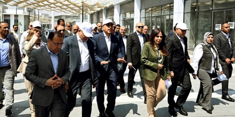 رئيس الوزراء يتفقد معدلات الإنجاز بمشروع “حدائق تلال الفسطاط” ويؤكد :رؤية الدولة المصرية في إعادة إحياء المناطق ذات القيمة التاريخية والثقافية