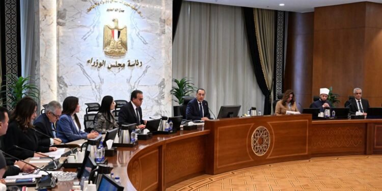 رئيس الوزراء خلال اجتماع المجلس القومي للسكان: مؤشرات إيجابية بخفض معدل الإنجاب الكلي وارتفاع مساهمة الإناث في سوق العمل