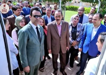 بالتزامن مع اليوم العالمي للتبرع بالدم..محافظ سوهاج يتفقد حملة التبرع بالدم ويؤكد: التبرع رسالة إنسانية تجسد قيم التكافل والعطاء