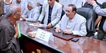 محافظ سوهاج يعقد اللقاء الجماهيري الأسبوعي لبحث مطالب المواطنين وحل مشكلاتهم