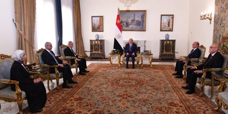 السيسي يشهد حلف اليمين لرؤساء الهيئات القضائية الجديدة ويكرم رؤساءها السابقين بوسام الجمهورية