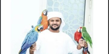علي البلوشي.. اقدم عروض تدريب الطيور في المنتزهات لاسعاد زوارها