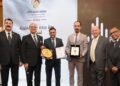 بالصور.. “AFASU” تكرم الإعلامي أحمد عزالدين بالجائزة الذهبية الدولية ضمن الاكثر تأثيرا في الوطن العربي