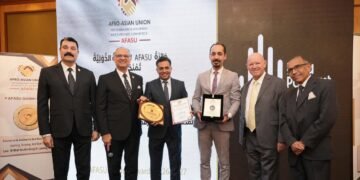 بالصور.. “AFASU” تكرم الإعلامي أحمد عزالدين بالجائزة الذهبية الدولية ضمن الاكثر تأثيرا في الوطن العربي