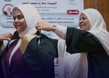 قصة ام مصرية مكافحة لديها 8فتيات يحملن درجة الدكتوراة