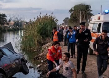 إصابة 3 شباب في حادث انقلاب سيارة داخل ترعة بنجع حمادي بمركز طهطا بسوهاج