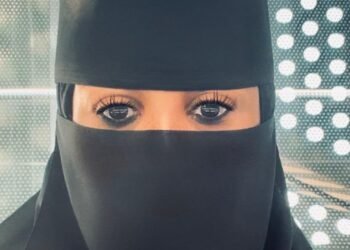 ملامح من تجربة نوال منصور اليحيى في صناعة المحتوى المؤثر