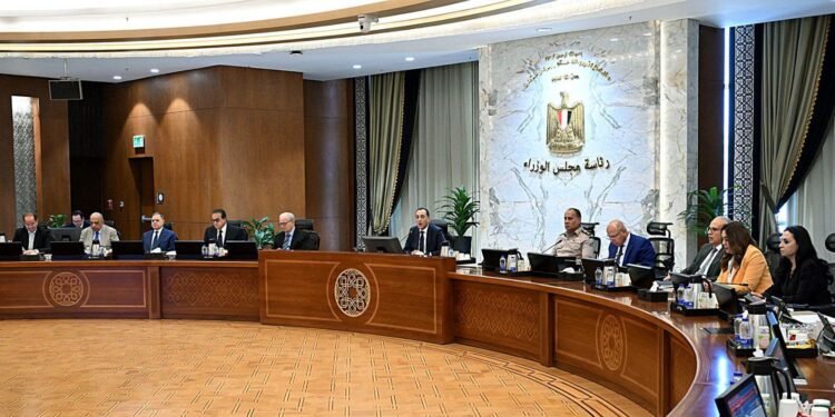 البنك المركزي المصري: لا صحة لطباعة عملات ورقية جديدة من فئات 25 و50 قرشًا والجنيه الورقي