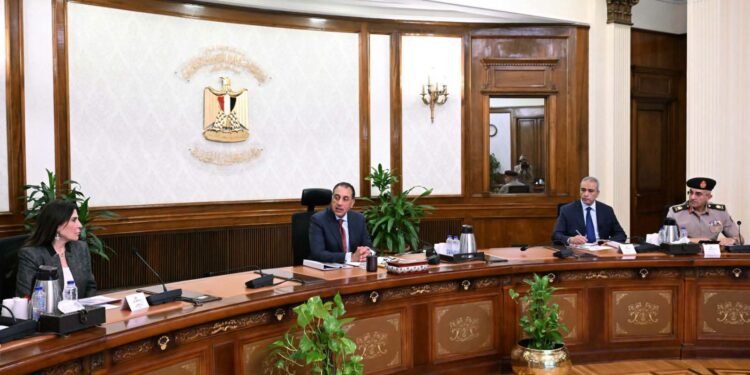 رئيس الوزراء يتابع مستجدات الاستعدادات الجارية لبدء تنفيذ مشروعات المرحلة الثانية من المبادرة الرئاسية “حياة كريمة”