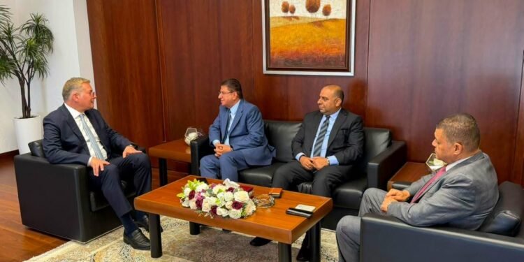 وزير البترول والثروة المعدنية يبحث مع نظيره الأردني تعزيز التكامل في الطاقة والتعدين وفتح آفاق جديدة للشراكات