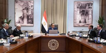رئيس الوزراء يستعرض ملامح الحزمة الثانية من التسهيلات الضريبية لتعزيز الشراكة مع مجتمع الأعمال وجذب الاستثمارات