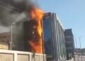 محافظ أسوان يتابع جهود السيطرة الفورية على حريق أعلى سطح مستشفى الجراحة.. ونقل المرضى إحترازياً إلى مستشفيات الصداقة والباطنة دون وقوع أى إصابات