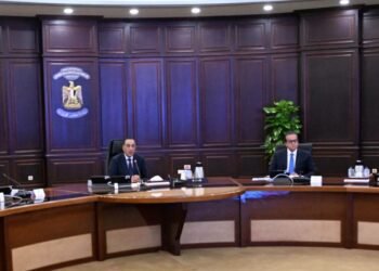 مدبولي: جار تنفيذ تكليفات الرئيس للعمالة غير المنتظمة والمهن الحرة والعاملين بالخارج وحصولهم على الحماية الاجتماعية والرعاية الصحية