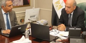 وزير الكهرباء والطاقة يبحث مع وفد البنك الدولي دعم وتعزيز سبل الشراكة والتعاون في مجالات الاستدامة المالية والتشغيل الاقتصادي