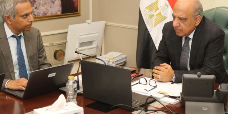وزير الكهرباء والطاقة يبحث مع وفد البنك الدولي دعم وتعزيز سبل الشراكة والتعاون في مجالات الاستدامة المالية والتشغيل الاقتصادي
