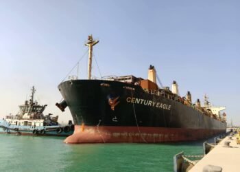 ميناء السخنة يستقبل السفينة CENTURY EAGLE المحملة بمستلزمات مصانع وخامات PTA في أول عملية تداول تجاري بمحطة شركة ترانس كارجو (TCI)