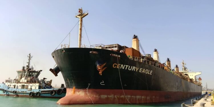 ميناء السخنة يستقبل السفينة CENTURY EAGLE المحملة بمستلزمات مصانع وخامات PTA في أول عملية تداول تجاري بمحطة شركة ترانس كارجو (TCI)