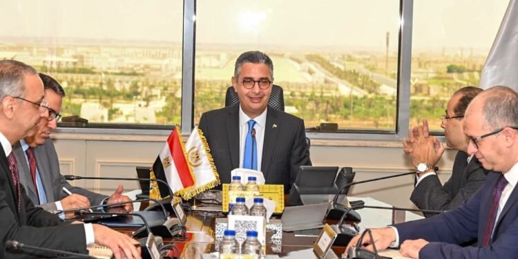 وزير التموين يعقد اجتماعًا مع قيادات الشركة المصرية للاتصالات (WE) لبحث التعاون في تنفيذ مشروعات التحول الرقمي