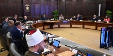رئيس الوزراء: الحكومة تعمل على زيادة المخزون الاستراتيجي من المواد البترولية المتنوعة ومختلف السلع