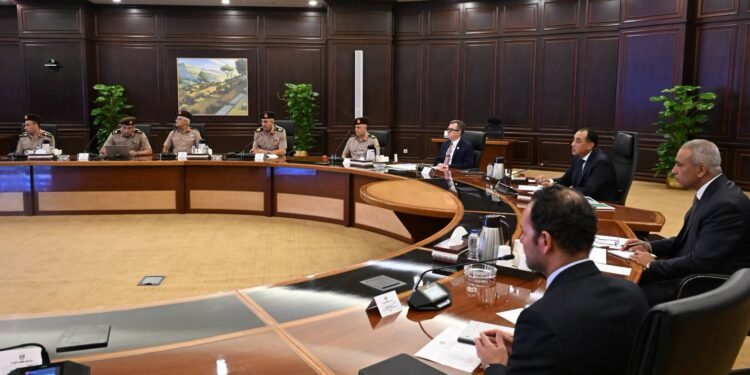 رئيس الوزراء يتابع الاستعدادات الجارية لبدء تنفيذ مشروعات المرحلة الثانية من المبادرة الرئاسية “حياة كريمة”