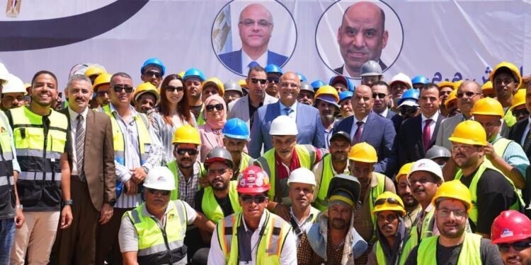 خلال سير عمل لجنة استخراج شهادات قياس مستوى المهارة بالإسكندرية..وزير العمل للعمالة غير المنتظمة: “حمايتكم ودمجكم في سوق العمل الرسمي توجيه مباشر من الرئيس السيسي”