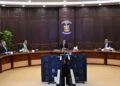رئيس الوزراء يناقش وضع الأطر التنفيذية لمواجهة المخاطر السلبية لمواقع التواصل الاجتماعي