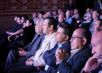 المسرح القومي يستعيد سيرة عبد العزيز مخيون في ليلة مؤثرة بحضور نجوم الفن