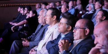 المسرح القومي يستعيد سيرة عبد العزيز مخيون في ليلة مؤثرة بحضور نجوم الفن