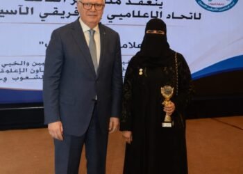 تكريم د. فاطمة الرويس من اتحاد الإعلاميين الأفريقي الآسيوي تقديرًا لإسهاماتها في الإعلام التعليمي وجودة التعليم
