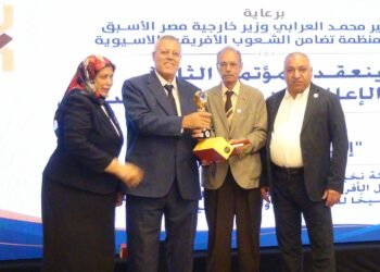 اتحاد الإعلاميين الأفريقي الآسيوي يكرّم الكاتب الصحفي عطية عيسوي تقديراً لإسهاماته في تعزيز الوعي بالقضايا الأفريقية