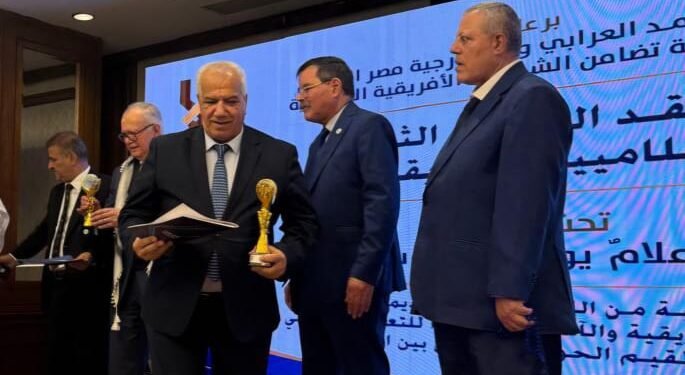 اتحاد الإعلاميين الأفريقي الآسيوي يكرّم الدكتور حسين الهنداوي تقديراً لمسيرته الدبلوماسية والإعلامية والفكرية