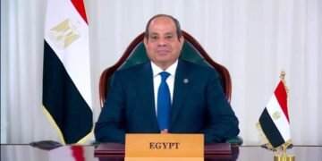 الرئيس السيسي يوجه بدعم توطين صناعات الطاقة الجديدة والمُتجددة والبطاريات بالشراكة مع القطاع الخاص