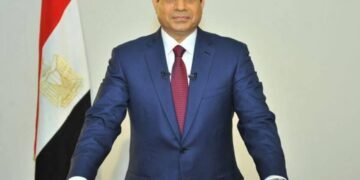 الرئيس السيسي يوجه بدعم توطين صناعات الطاقة الجديدة والمُتجددة والبطاريات بالشراكة مع القطاع الخاص