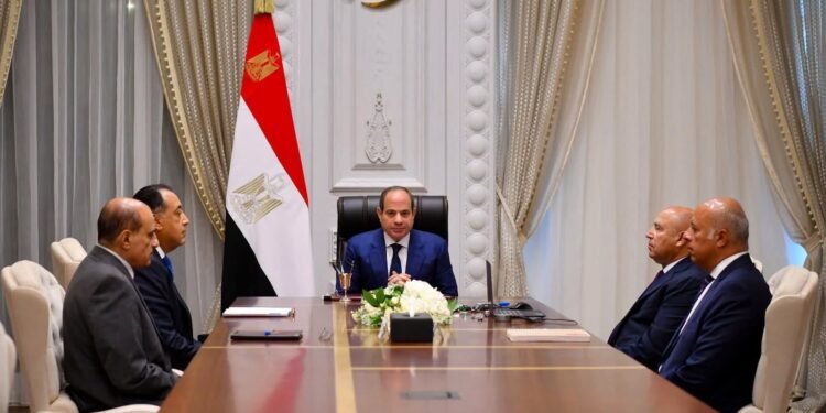 السيسي يتابع مشروعات الموانئ والقطار الكهربائي السريع ويؤكد: الالتزام بالجداول الزمنية وأعلى معايير الجودة