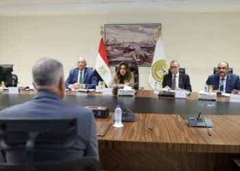 وزيرة التنمية المحلية والبيئة تترأس اللجنة العليا للقيادات بالوزارة لبدء المقابلات الشخصية لـ 1370 من المتقدمين لمسابقة الوظائف القيادية بالمحافظات