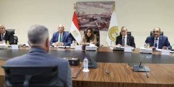 وزيرة التنمية المحلية والبيئة تترأس اللجنة العليا للقيادات بالوزارة لبدء المقابلات الشخصية لـ 1370 من المتقدمين لمسابقة الوظائف القيادية بالمحافظات