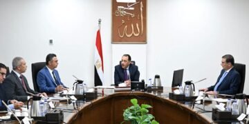 رئيس الوزراء يتابع جهود توافر المخزون الاستراتيجي من السلع والمنتجات الأساسية
