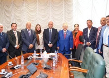 وزير العمل يبحث مع اتحاد المستثمرين تعزيز التعاون في التدريب المهني وتوفير العمالة الماهرة للمناطق الصناعية والاستثمارية