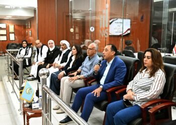 رئيس الوزراء يزور مركز سيطرة الشبكة الوطنية للطوارئ والسلامة العامة بديوان عام المحافظة..ويستمع لمطالب أعضاء مجلسي النواب والشيوخ عن محافظة مطروح