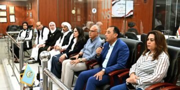 رئيس الوزراء يزور مركز سيطرة الشبكة الوطنية للطوارئ والسلامة العامة بديوان عام المحافظة..ويستمع لمطالب أعضاء مجلسي النواب والشيوخ عن محافظة مطروح