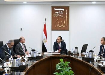 رئيس الوزراء يستعرض عددا من المقترحات لتطوير أداء البورصة المصرية وما حققته من إنجازات خلال الفترة الماضية